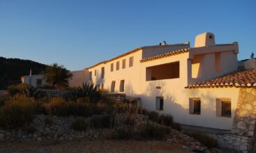 Cortijada Los Gazquez Creative Retreat / Eco-Guesthouse